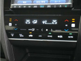 フルオートエアコン搭載。好みの温度に設定するだけで、風向や風量を自動でコントロール!いつでも快適な車内環境に。さらに、体を直接温めるシートヒーター付きで寒い季節も暖かく過ごせます。