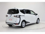 当社では自動車保険、ドライバーに支持されているロードサービスJAFも取り扱いしております。