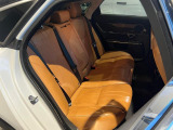 禁煙車として入庫しておりますので、いやな匂いや使用感もありません。ジャガー・ランドローバーの持つ理想の自動車工学で造形された、伝統と新しさの兼ね備えたインテリアをお楽しみください。