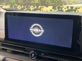 【メーカー純正ナビ】インテリアに溶け込むスタイリッシュな「専用設計」メーカーナビを装備♪視認性や操作性など基本性能にも優れ、より上質なカーライフをお楽しみいただけます。