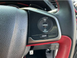 ハンドル右側にはクルーズコントロールのスイッチが装備され運転中の操作も安心して行えます!