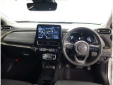 デザインもよく、居心地のよい運転席ですね。分かりやすいスイッチ類ですから操作もしやすく運転をサポートします。ぜひご来店いただき、実際にお座りいただいてステアリングを握ってみてください!