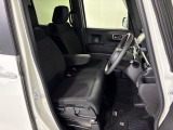軽自動車とは思えない車内空間の広さです!是非一度ご体感ください☆