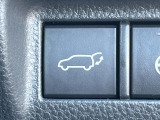 【パワーバックドア】スマートキーや運転席のボタンを押すだけでリアゲートが自動で開閉します!荷物を持っている時や、高い位置にあるバックドアを閉める際に便利な機能です♪