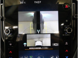 左右のサイドカメラ映像を同時に表示し、車両周囲の死角をしっかりカバー。狭い道や駐車時の接触リスクを減らし、安心して操作できる視界を確保します。