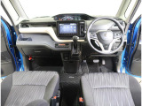 開放感あふれるキャビンと、見晴らしのいい運転視界。整理しやすい収納と使いやすいスイッチ配置など、家族の毎日に寄り添う工夫が満載の運転空間です。