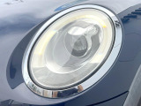 ●LEDヘッドライト:夜間走行時も良好な視界を確保し安心して運転できる高輝度LEDヘッドライトを装備!点灯速度が早く、消費電力も抑えられています。