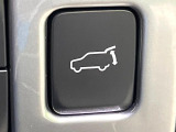 【パワーバックドア】スマートキーや運転席のボタンを押すだけでリアゲートが自動で開閉します!荷物を持っている時や、高い位置にあるバックドアを閉める際に便利な機能です♪