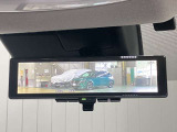 【スマートルームミラー】ルームミラー上に車体後方カメラの映像を映し出すことで車内定員、荷物状況に影響をうけません★たくさん乗せても、たくさん載せても、後方視界すっきりのインテリジェントルームミラー★