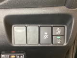 Hondaセンシング用の、VSA(ABS+TCS+横滑り抑制)解除と路外逸脱抑制機能のオンオフスイッチなどはハンドルの右側に装備しています。