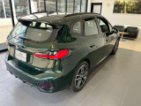 【BMWの伝統-3】BMWのお車は、&ldquo;駆け抜ける歓び&rdquo;を体現しております。走行の安定性とコーナリングの良さを追求し、思い通りにハンドルの操作可能です。