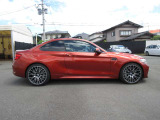 新車登録から5年目まで、最長4年間の走行距離無制限保証をご用意。ご購入後も安心が長く続きます。