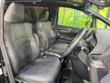運転席シート廻りは使用感も少なく、良好な状態となっています。前オーナー様が丁寧に使っていたことがよくわかりますね。