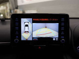 パノラミックビューモニター付きです。車両を上から見たような映像をディスプレイオーディオ画面に表示。運転席からの目視だけでは見にくい、車両周辺の状況をリアルタイムでしっかり確認できます。
