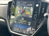 【マルチテレインモニター】車のフロントやサイドのカメラ画像を同時にモニター表示することで、悪路や狭い道を走行時でも周囲の状況確認ができ安心!本格SUVにうれしい装備です♪
