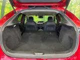 【パワーバックドア】スマートキーや運転席のボタンを押すだけでリアゲートが自動で開閉します!荷物を持っている時や、高い位置にあるバックドアを閉める際に便利な機能です♪