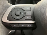 ステアリングスイッチ付き。前方から目を離すことなく操作することが可能です。