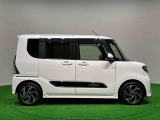 ドアは約90度に開くので荷物も積み込みやすく、乗り降りもしやすい♪ ロングドライブも快適に過ごせる工夫がいっぱいです♪♪