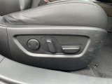運転席はパワーシートです