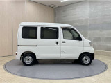 全車1年間の走行距離無制限のロングラン保証付きです。また、さらに安心をお求めの方には1年〜2年の保証延長ができる「ロングラン&alpha;保証」(有償)もお選びいただけます。