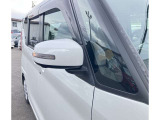 ウィンカー内蔵のドアミラー。対向車からの視認性の向上につながり、安全面がUPします。