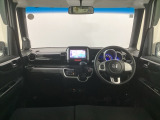 【前方視界】開放的な前方視界!運転がしやすく疲れにくいです♪窓が大きく、見通しがとっても良いおクルマですよ♪