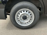 右後輪ですタイヤサイズは165/80R14のライトトラック用です