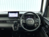 水平基調でスッキリとしたフロントビュー。広く見渡せて運転に安心をもたらします!