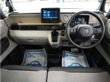 運転にかかわる様々な操作を安全に行えるように視点移動が少なく、操作性に配慮されたスイッチ類が凝縮されたコクピットです。