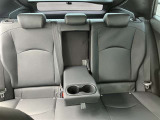 向かい側にサービス工場完備。車検・メンテもお任せください!