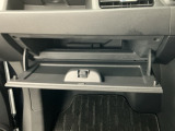 【グローブボックス】収納スペースが沢山あるので車内が散らからずに助かります。ちょっとした物を入れるのにいいですね♪