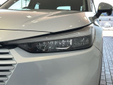 LEDヘッドライトは、点灯の瞬間から最大光量を発揮し、突然暗くなるトンネルなどでの安定感を高めます。