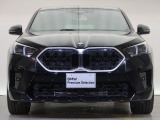 【キドニーグリル】BMWの代名詞。一目見ただけでBMWであると認識できる確固たるアイコンとして存在感を放ちます。