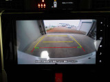 バックモニター付きで慣れない駐車場や車庫入れをサポートします。