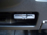 ETCは運転席の下側に装備されています