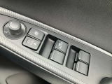 ドアロックと連動するオートミラーシステムを搭載。