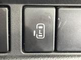 【パワースライドドア】スマートキーや運転席のスイッチでスライドドアの開閉が可能♪電動だから力を入れてドアを開ける必要が無く、小さいお子様でも、重い荷物を持っている時もラクに開け閉めできます♪