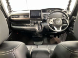 高いホールド性で運転姿勢が安定します。長距離ドライブでも疲れにくいのが魅力です。快適なドライビングライフをお送りください♪