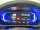 燃費のいい運転をするとイルミネーションがブルーからグリーンへ変化します。楽しくエコドライブできます。