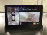 360度モニターは、4つのカメラによる前後左右・俯瞰映像でドライバーからは見えない領域の危険認知をサポート!全周囲の死角を減らし、狭い駐車場や幅寄せ、T字路の進入などの運転の安心感を高めますッ!