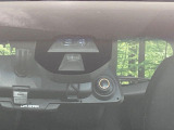 【シティブレーキアクティブシステム】低速走行中に前方の車両等を認識し、衝突しそうな時は警報とブレーキで衝突回避と被害軽減をアシスト。より安全にドライブをお楽しみいただけます。