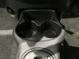 運転席側にドリンクホルダーあります!運転中でも手が届きやすい位置にあって便利です♪