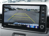 【バックカメラ】駐車が苦手な方でも安心してお乗りいただけます。リバース連動で画面が切り替わるのでとっても便利です。
