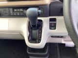 停車中にブレーキペダルを踏み続けなくてもブレーキ保持ができるオートマチックブレーキホールド機能もついております。
