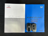 スマートキーは鍵をバッグに入れたままでもドアロックの開閉やエンジンのON・OFFができます。夜間や雨の日も鍵を探さなくて良いので便利です。