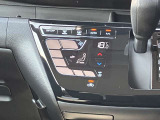 タブレット端末のようなタッチパネル式のオートエアコン採用。凹凸のない滑らかな表面で操作感を高めています。