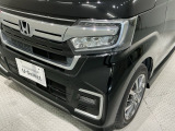 LEDヘッドライトは、点灯の瞬間から最大光量を発揮し、突然暗くなるトンネルなどでの安定感を高めます。