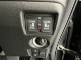 【両側パワースライドドア】両側がパワースライドドアになっており、運転席のスイッチやスマートキーでも開閉が可能です!開口部も広いので乗り降りも楽々♪