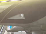 【エマージェンシーブレーキ】走行中に前方の車両等を認識し、衝突しそうな時は警報とブレーキで衝突回避と被害軽減をアシスト。より安全にドライブをお楽しみいただけます。