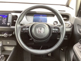 ステアリングスイッチでオーディオ各種操作が可能で、運転に集中できます。安心・安全・快適なドライブをお楽しみいただけます。